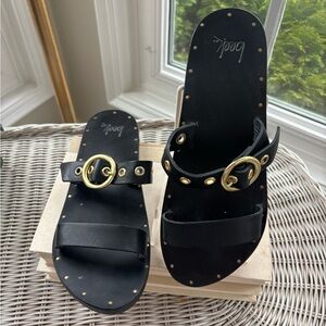 Beek sandals. Size 8